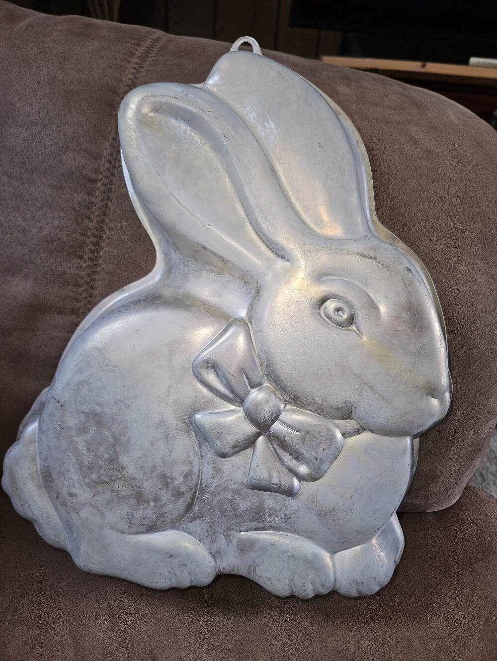Vintage 1986 Wilton Easter Bunny Cake Pan (Model #2105-2015)